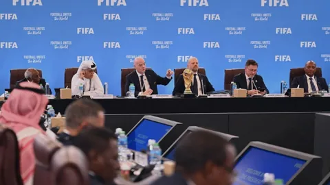 张帅混双搭档遗憾止步澳网八强，央视新闻客户端同步报道